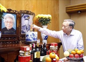 Tổng Bí thư, Chủ tịch nước dâng hương tưởng nhớ các đồng chí lãnh đạo tiền bối