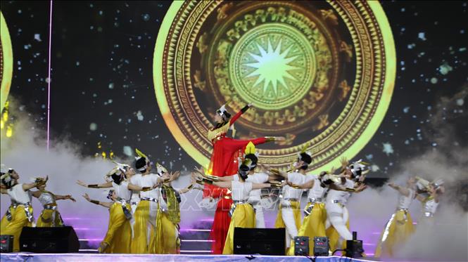 Tiết mục nghệ thuật tại lễ khai mạc. Ảnh: Hồng Thái – TTXVN