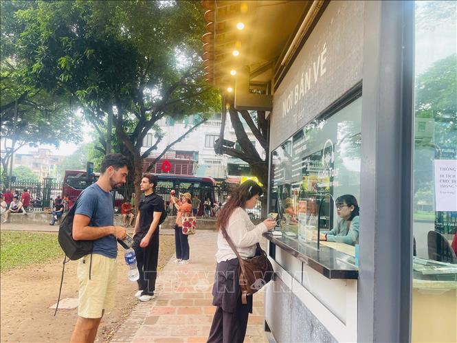 Visitors buy tickets to enter Temple of Literature, the first university inVietnam. Photo: Tuyet Mai – VNA