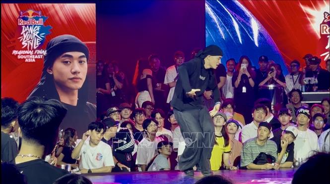 Vũ công Nguyễn Tuấn Bảo (MikeyB) lọt vào vòng chung kết cuộc thi. Ảnh: Đỗ Vân - PV TTXVN tại Singapore
