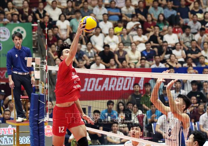 Công an Thành phố Hồ Chí Minh (áo đỏ) giành chiến thắng 3-0 trước nhà đương kim vô địch 3 lần liên tiếp Biên phòng MB trong trận chung kết Cúp Hùng Vương năm 2026. Ảnh: Tạ Toàn – TTXVN