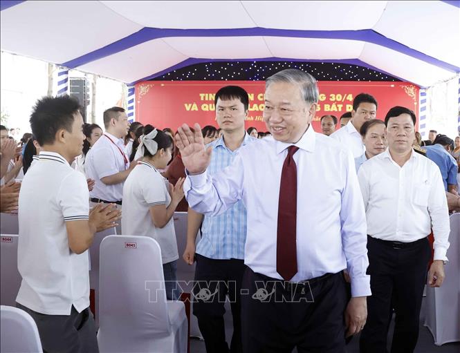 Tổng Bí thư, Chủ tịch nước Tô Lâm thăm, động viên công nhân, người lao động tiêu biểu tại Thành phố Hồ Chí Minh. Ảnh: Thống Nhất – TTXVN