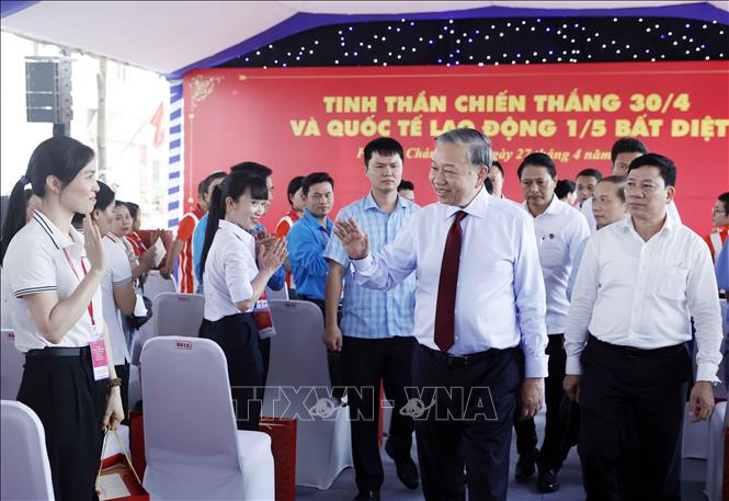 Tổng Bí thư, Chủ tịch nước Tô Lâm thăm, động viên công nhân, người lao động tiêu biểu tại Thành phố Hồ Chí Minh. Ảnh: Thống Nhất – TTXVN