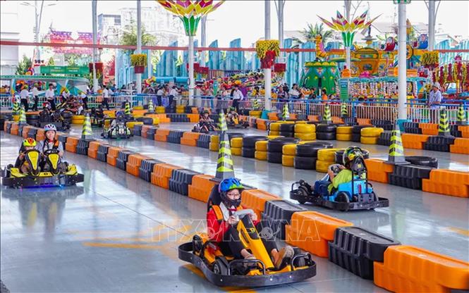 Thảo Cầm Viên Sài Gòn thu hút đông đảo trẻ em nhân dịp Giỗ Tổ Hùng Vương Bính Ngọ 2026. Ảnh: Thanh Vũ-TTXVN
