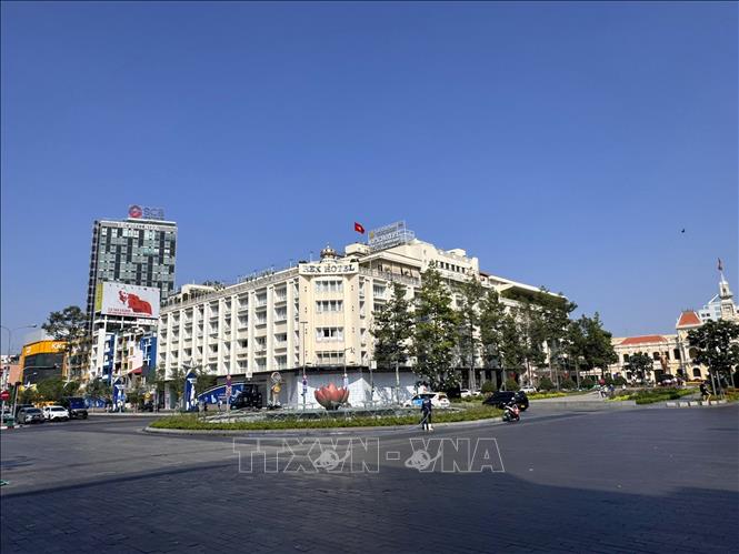 Thời tiết nắng đẹp ở khu vực trung tâm Thành phố Hồ Chí Minh trong dịp lễ Giỗ Tổ Hùng Vương Bính Ngọ 2026. Ảnh: Thanh Vũ-TTXVN