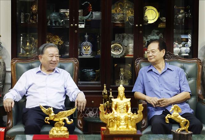 Tổng Bí thư, Chủ tịch nước Tô Lâm đến thăm nguyên Thủ tướng Chính phủ Nguyễn Tấn Dũng. Ảnh: Thống Nhất – TTXVN