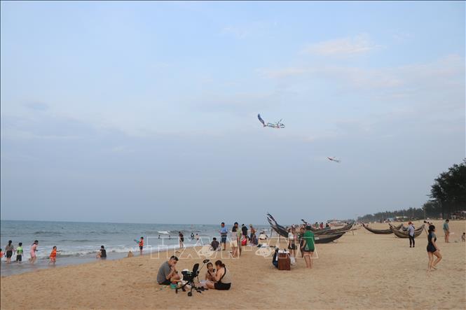 Thành phố Huế có lợi thế đường bờ biển trải dài với cảnh quan xinh đẹp. Ảnh: Mai Trang - TTXVN