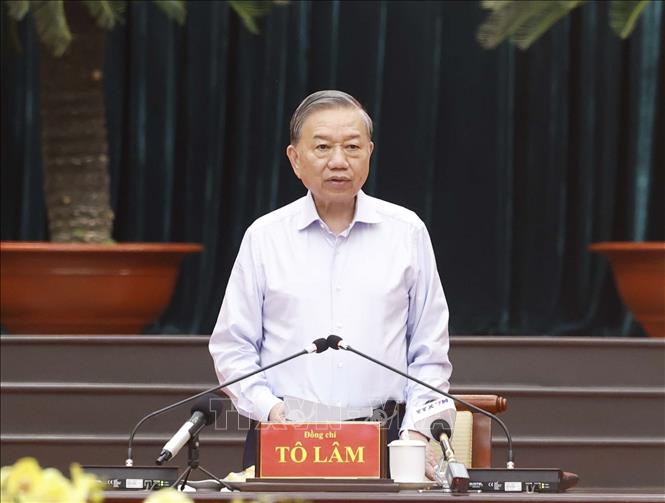 Party General Secretary and State President To Lam speaks at the working session. VNA Photo: Thống Nhất
