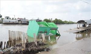 Khẩn trương khắc phục các điểm sạt lở nghiêm trọng tại xã Đầm Dơi