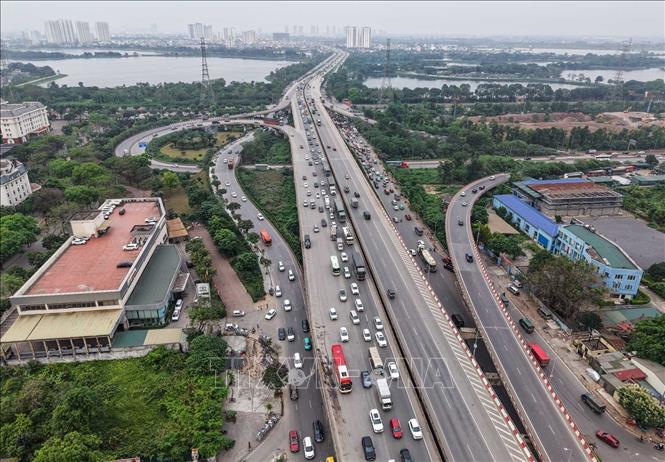 Đường vành đai 3 tăng nhanh lượng phương tiện (ảnh chụp lúc 16h20'). Ảnh: Hoàng Hiếu - TTXVN