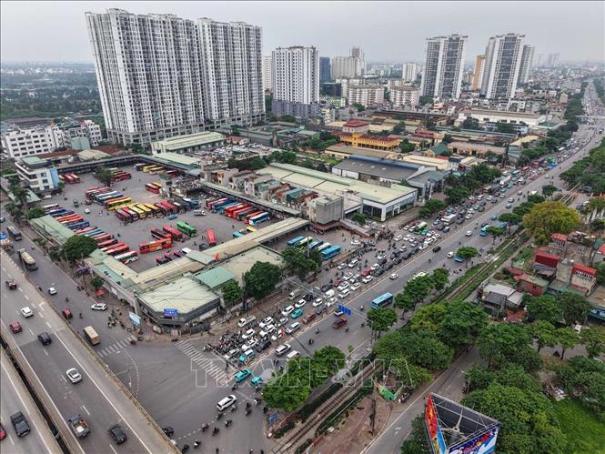 Mật độ phương tiện tại khu vực gần Bến xe Nước Ngầm tăng nhanh, lưu lượng giao thông gia tăng rõ rệt (ảnh chụp lúc 16h15'). Ảnh: Hoàng Hiếu - TTXVN