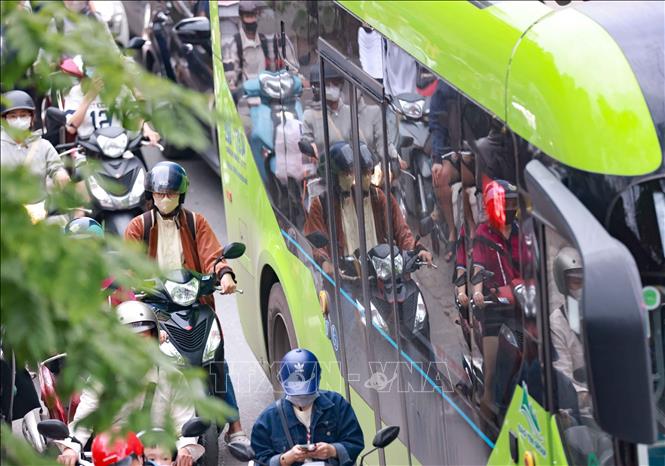 Mật độ giao thông cửa ngõ phía Nam hướng vào trung tâm thành phố dần tăng cao. Ảnh: Thanh Tùng - TTXVN 