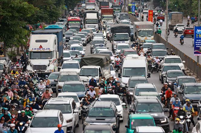 Mật độ giao thông cửa ngõ phía Nam hướng vào trung tâm thành phố dần tăng cao. Ảnh: Thanh Tùng - TTXVN 