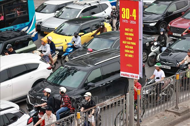 Mật độ giao thông cửa ngõ phía Nam hướng vào trung tâm thành phố dần tăng cao. Ảnh: Thanh Tùng - TTXVN 