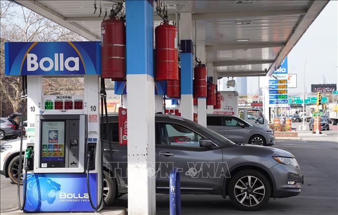 Một trạm xăng tại New York, Mỹ. Ảnh: THX/TTXVN