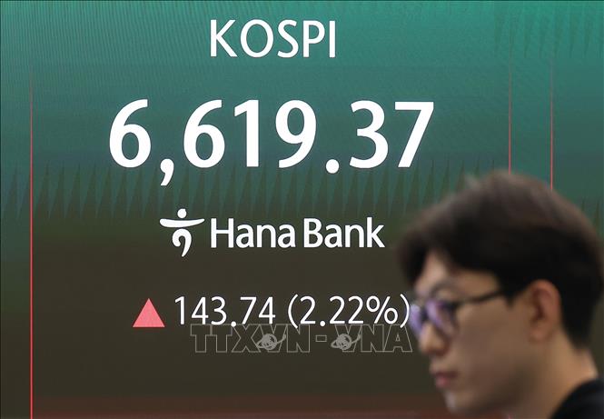 Bảng chỉ số chứng khoán tại Seoul, Hàn Quốc. Ảnh: YONHAP/TTXVN