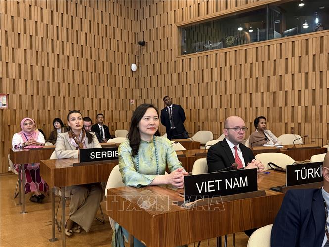 Đại sứ, Trưởng Phái đoàn thường trực Việt Nam bên cạnh UNESCO Nguyễn Thị Vân Anh tham dự trực tiếp Lễ trao bằng công nhận Công viên địa chất toàn cầu. Ảnh: TTXVN phát