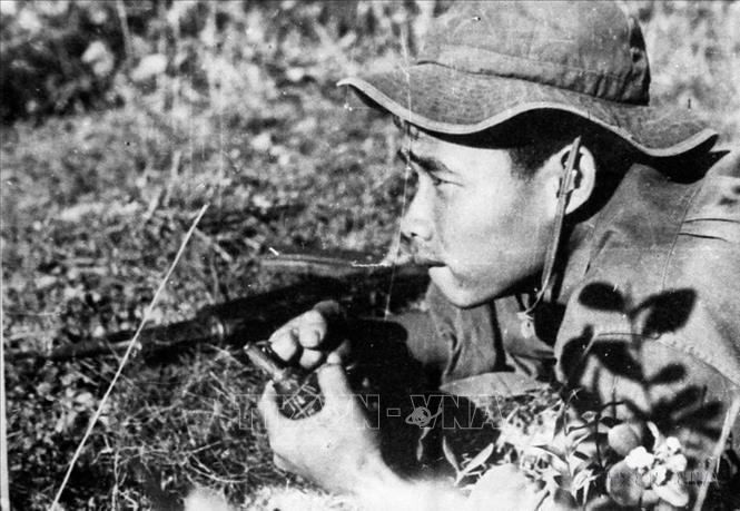 Quân giải phóng chờ đến giờ nổ súng tấn công căn cứ Dương Đế, Tam Kỳ (Quảng Nam) trong chiến dịch tiến công chiến lược Huế - Đà Nẵng. Ảnh: Thanh Thôi - TTXVN