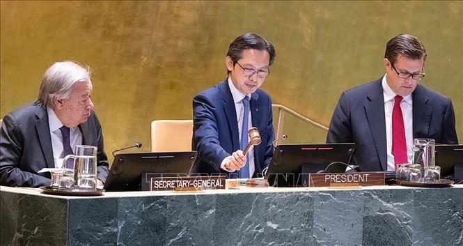 Đại sứ Đỗ Hùng Việt, Chủ tịch được chỉ định của Hội nghị, điều hành Phiên khai mạc. Ảnh: Thanh Tuấn - PV TTXVN tại Mỹ