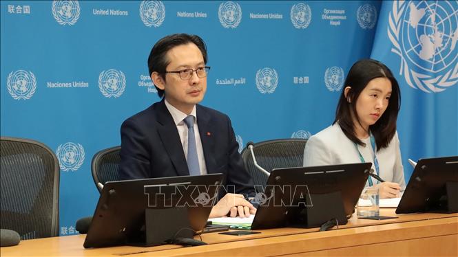 Đại sứ Đỗ Hùng Việt chủ trì cuộc họp báo của LHQ về Hội nghị. Ảnh: Thanh Tuấn - PV TTXVN tại Mỹ