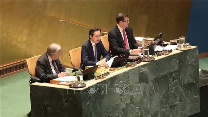 Đại sứ Đỗ Hùng Việt, Chủ tịch Hội nghị, điều hành phiên khai mạc. Ảnh: Thanh Tuấn - PV TTXVN tại Mỹ