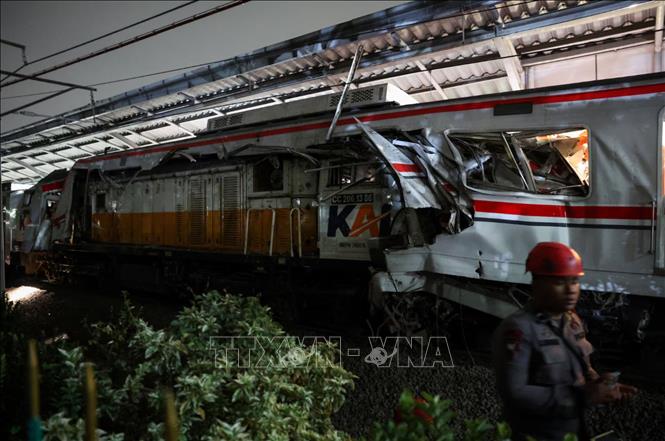 Hiện trường vụ tai nạn đường sắt ở Bekasi Timur, cách thủ đô Jakarta, Indonesia khoảng 25km, ngày 27/4/2026. Ảnh: Reuters/TTXVN