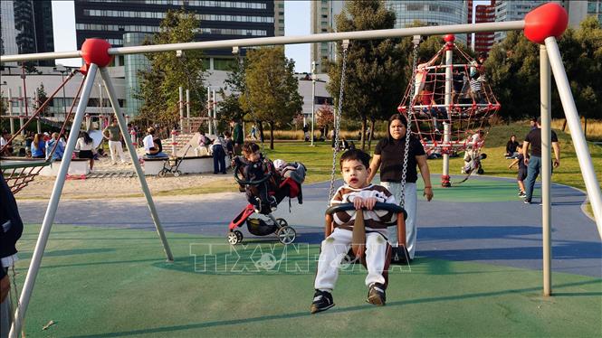 Khu vui chơi dành cho trẻ em tại khu đô thị vệ tinh Santa Fe, ngoại ô thủ đô Mexico City. Ảnh: Phi Hùng - PV TTXVN tại Mexico