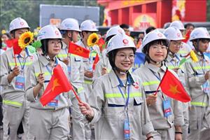 Lễ diễu hành công nhân lao động chào mừng kỷ niệm 140 năm Ngày Quốc tế lao động