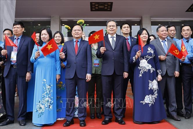 Chủ tịch Quốc hội Trần Thanh Mẫn và đại biểu dự Lễ kỷ niệm 140 năm Ngày Quốc tế Lao động. Ảnh: Doãn Tấn - TTXVN