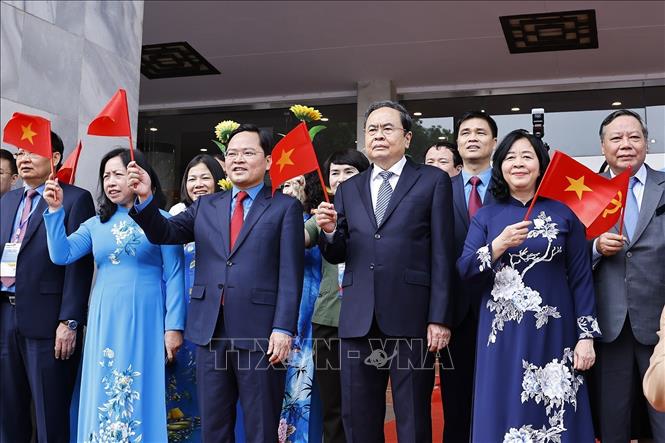 Chủ tịch Quốc hội Trần Thanh Mẫn và đại biểu dự Lễ kỷ niệm 140 năm Ngày Quốc tế Lao động. Ảnh: Doãn Tấn - TTXVN