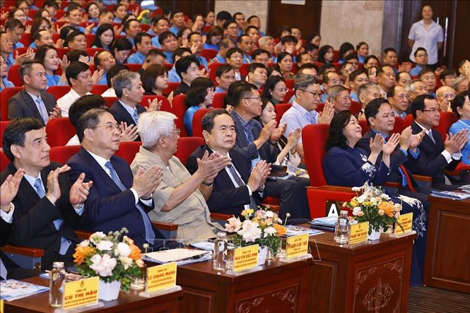 Chủ tịch Quốc hội Trần Thanh Mẫn và đại biểu dự Lễ kỷ niệm 140 năm Ngày Quốc tế Lao động. Ảnh: Doãn Tấn - TTXVN