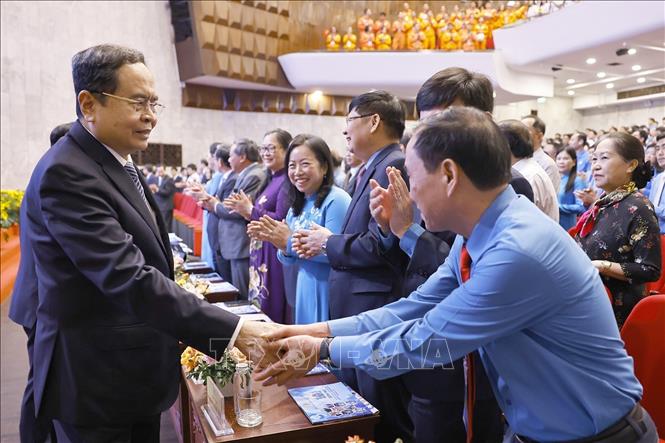 Chủ tịch Quốc hội Trần Thanh Mẫn với đại biểu dự Lễ kỷ niệm 140 năm Ngày Quốc tế Lao động. Ảnh: Doãn Tấn - TTXVN