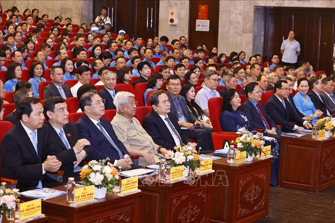 Chủ tịch Quốc hội Trần Thanh Mẫn và đại biểu dự Lễ kỷ niệm 140 năm Ngày Quốc tế Lao động. Ảnh: Doãn Tấn - TTXVN