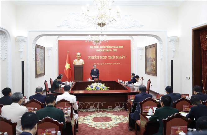 Party General Secretary and State President To Lam chairs the meeting. VNA Photo: Thống Nhất 