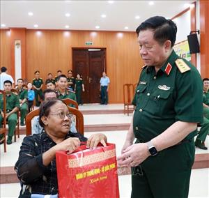 Phát huy truyền thống dân tộc, chăm lo tốt cho gia đình chính sách