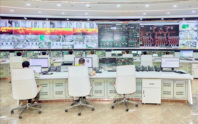 Giai đoạn 1 của nhà máy đang vận hành với công suất xử lý khoảng 4.000 tấn đến 5.000 tấn rác/ngày đêm. Ảnh: Trung Nguyên - TTXVN