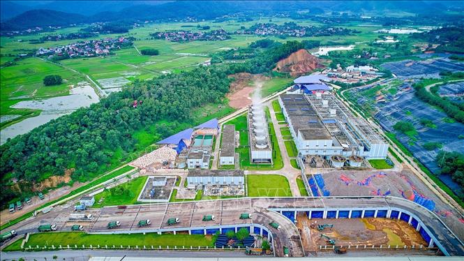 Khi hoàn thành vào năm 2027, Nhà máy điện rác Sóc Sơn sẽ nâng tổng công suất xử lý lên khoảng 5.600 tấn/ngày đêm, từng bước khép kín chu trình xử lý rác của Thủ đô. Ảnh: Trung Nguyên - TTXVN