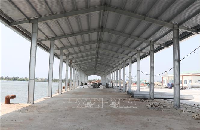 Các hạng mục chính Dự án Mở rộng khu neo đậu tránh trú bão kết hợp cảng cá Tịnh Hòa cơ bản đã hoàn thiện. Ảnh: Phạm Cường-TTXVN