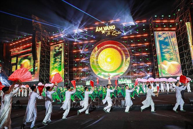 Tiết mục nghệ thuật tại chương trình. Ảnh: Khánh Hoà - TTXVN