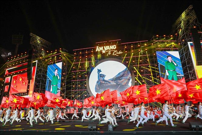 Tiết mục nghệ thuật tại chương trình. Ảnh: Khánh Hoà - TTXVN