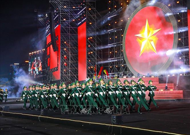 Tiết mục nghệ thuật Bình yên Tổ quốc - Diễu binh kết hợp biểu diễn. Ảnh: Khánh Hoà - TTXVN