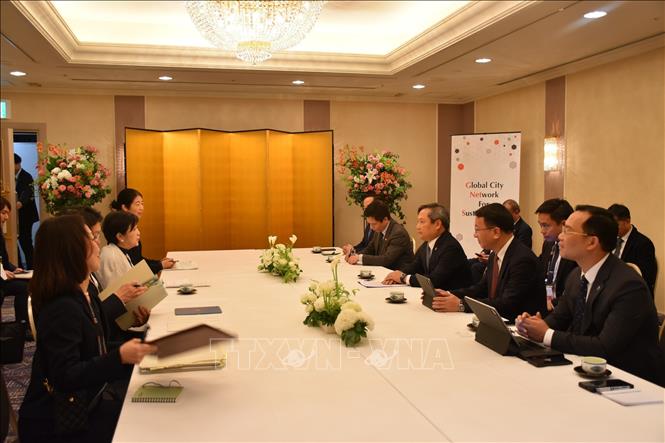 Chủ tịch UBND thành phố Hà Nội Vũ Đại Thắng hội kiến Thống đốc Tokyo, bà Koike Yuriko. Ảnh: Nguyễn Tuyến – Pv TTXVN tại Nhật Bản