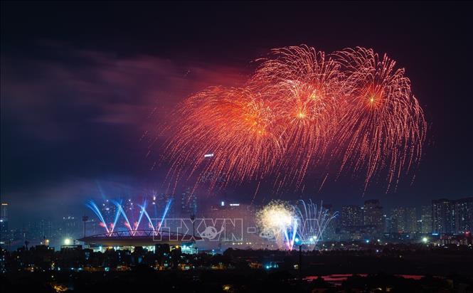 Màn pháo hoa tại Chương trình nghệ thuật đặc biệt “Âm vang Tổ quốc”. Ảnh: Lê Đông - TTXVN