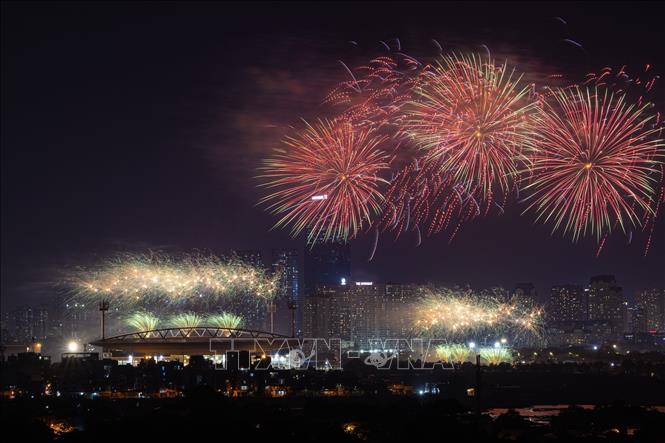 Màn pháo hoa tại Chương trình nghệ thuật đặc biệt “Âm vang Tổ quốc”. Ảnh: Lê Đông - TTXVN