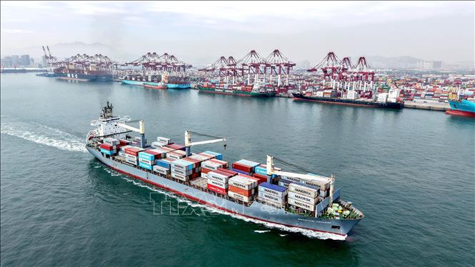 Quang cảnh cảng hàng hóa ở tỉnh Sơn Đông, Trung Quốc. Ảnh: THX/TTXVN