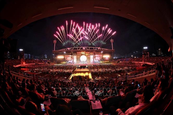 Firework displays at the program. VNA Photo: Phạm Tuấn Anh, Khánh Hoà