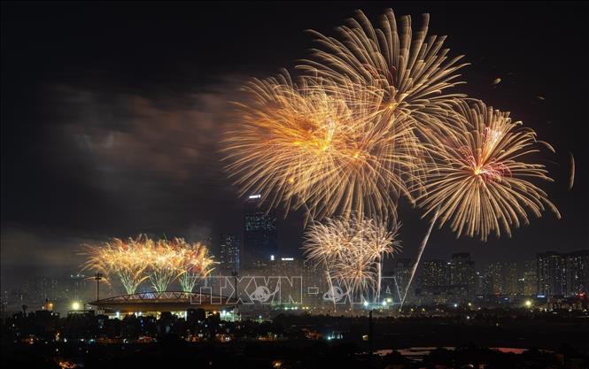Firework displays at the art program. VNA Photo: Phạm Tuấn Anh, Khánh Hoà