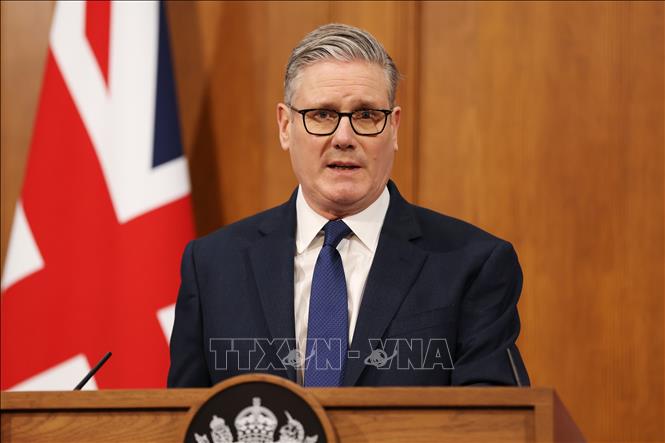 Thủ tướng Anh Keir Starmer trong cuộc họp báo tại London, ngày 1/4/2026. Ảnh: THX/TTXVN