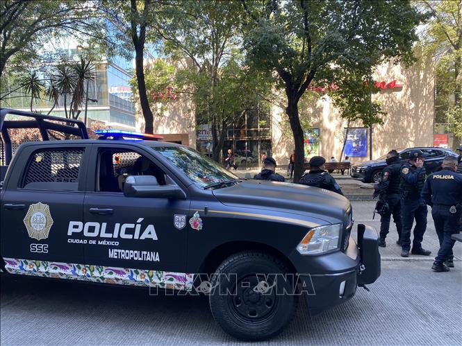 Xe tuần tra của lực lượng an ninh Mexico được tăng cường triển khai tại trên toàn quốc sau vụ bắt giữ đối tượng nghi là thủ lĩnh mới của băng ma túy khét tiếng CJNG. Ảnh: Phương Lan - PVTTXVN tại Mexico 