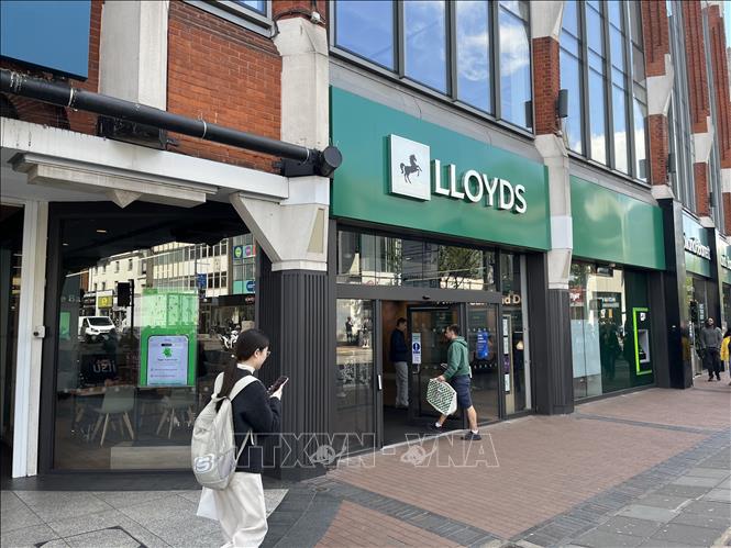 Chi nhánh của Lloyds Bank - một trong những ngân hàng thương mại lớn và lâu đời nhất Vương quốc Anh. Ảnh: Hương Giang - PV TTXVN tại Anh